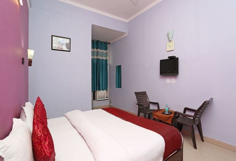 Oyo 12784 Hotel Roomers