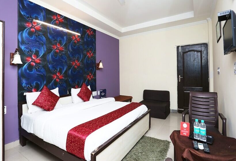 Oyo 12784 Hotel Roomers