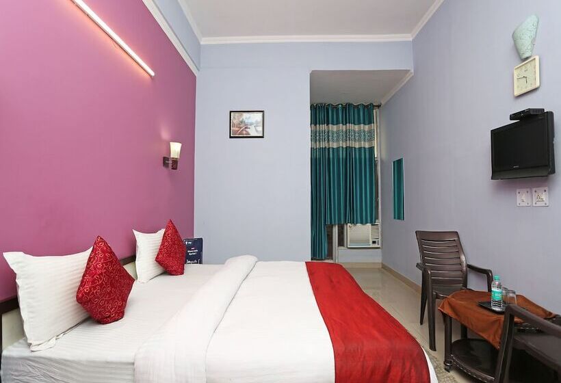 Oyo 12784 Hotel Roomers