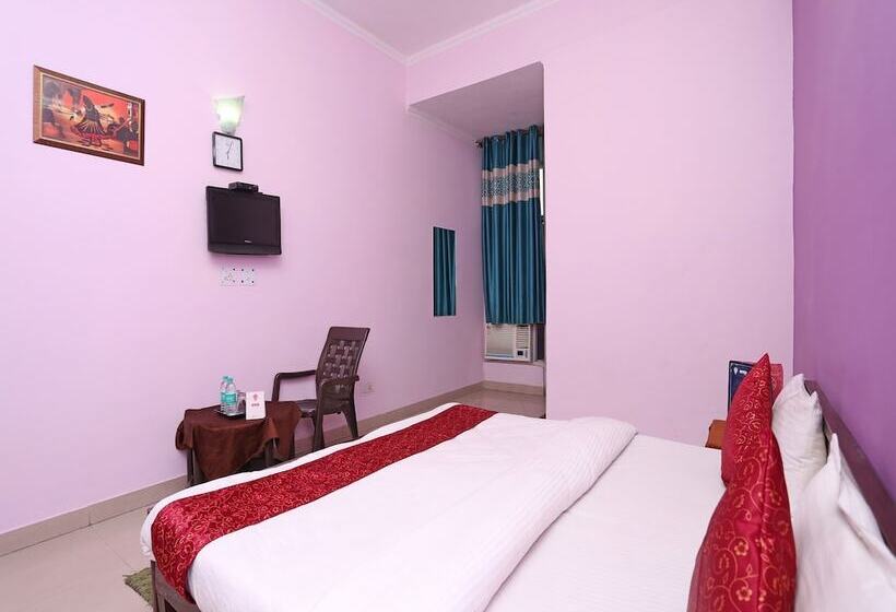 Oyo 12784 Hotel Roomers