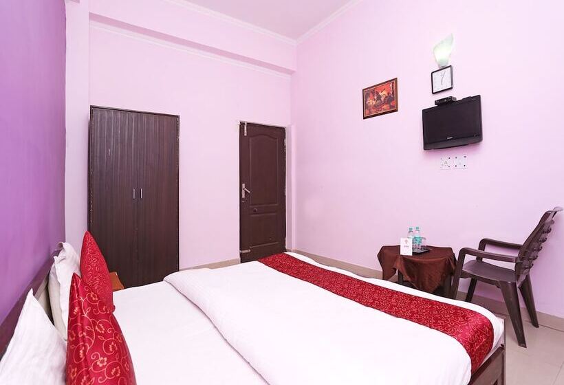 Oyo 12784 Hotel Roomers