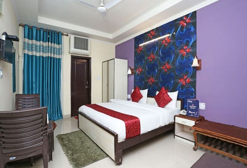 Oyo 12784 Hotel Roomers