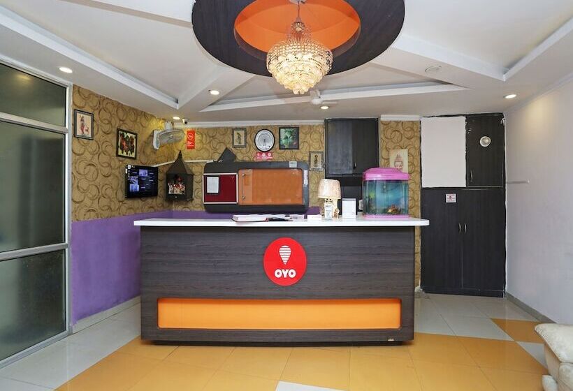 Oyo 12784 Hotel Roomers