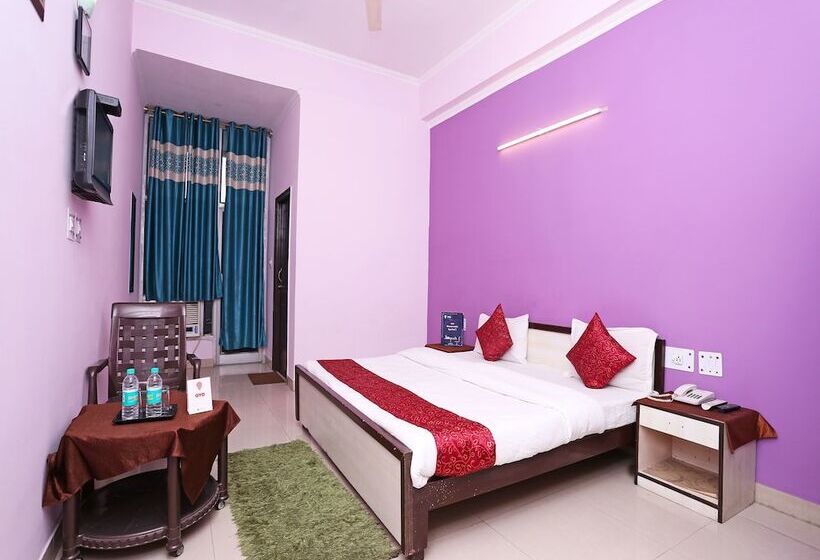 Oyo 12784 Hotel Roomers