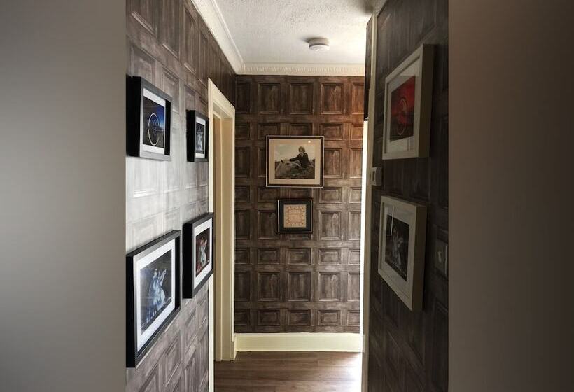 The Clacks Rustic Abode