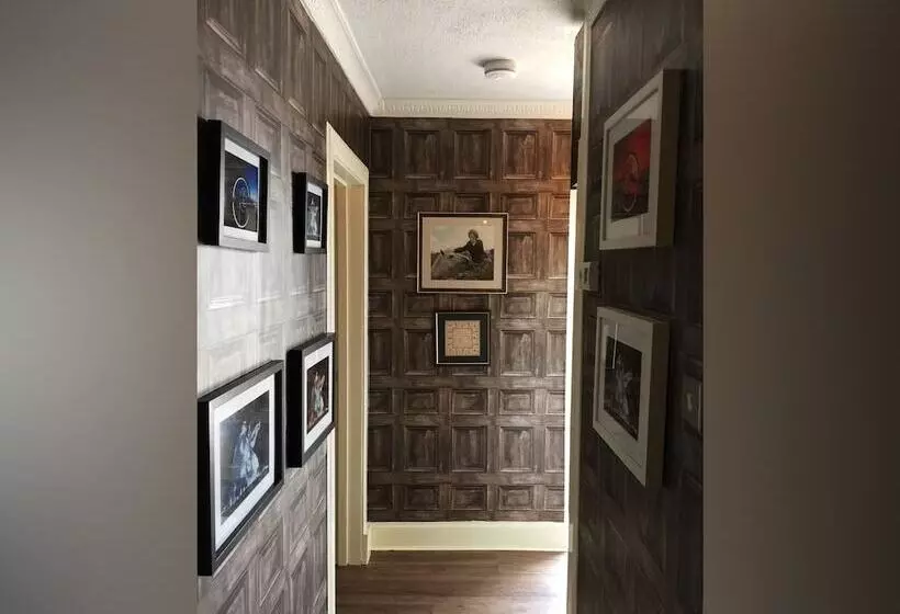 The Clacks Rustic Abode