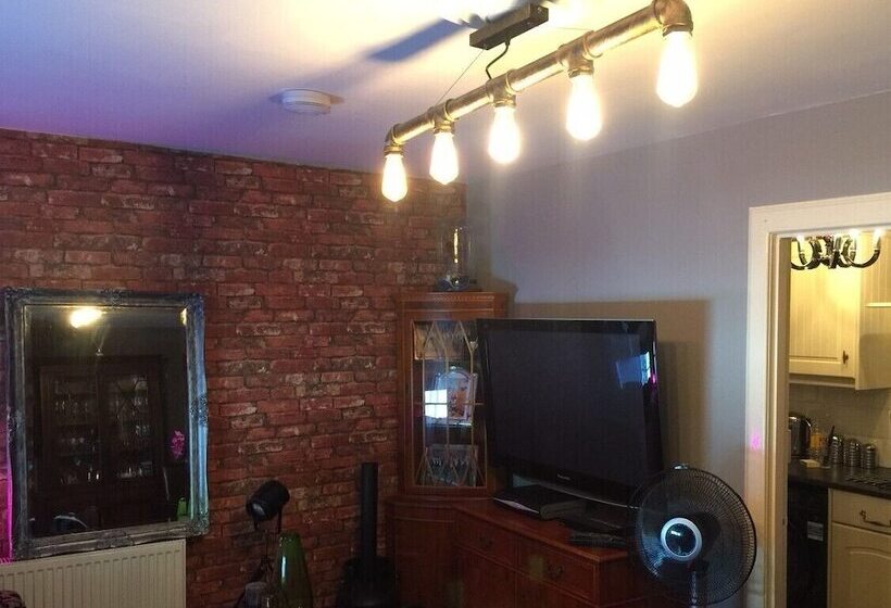 The Clacks Rustic Abode