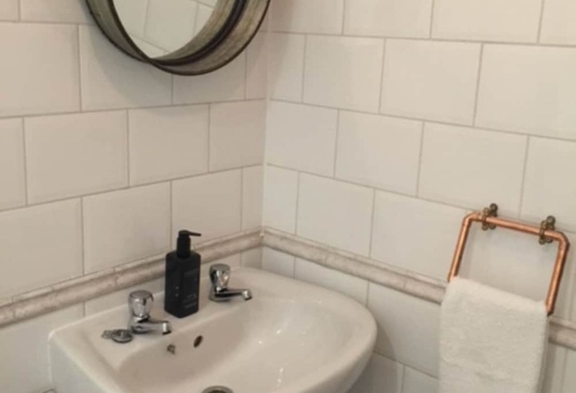 The Clacks Rustic Abode