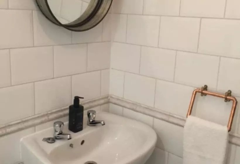 The Clacks Rustic Abode