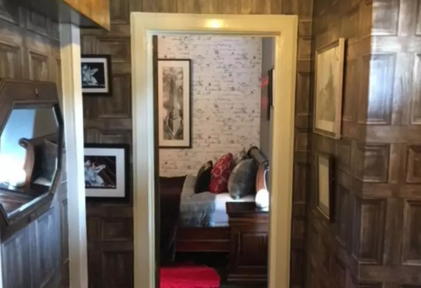 The Clacks Rustic Abode