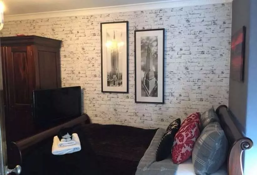 The Clacks Rustic Abode