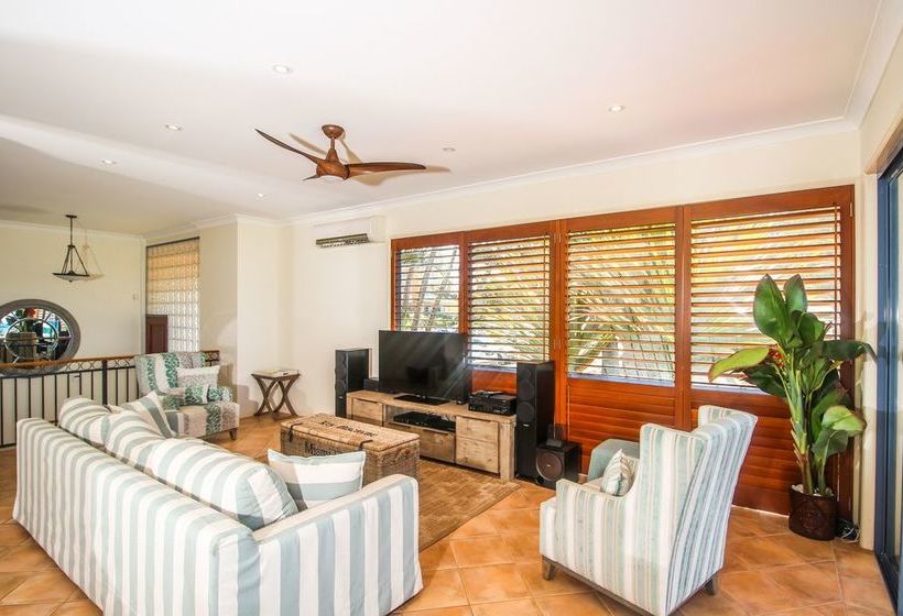 Absolute Beachfront Holiday House