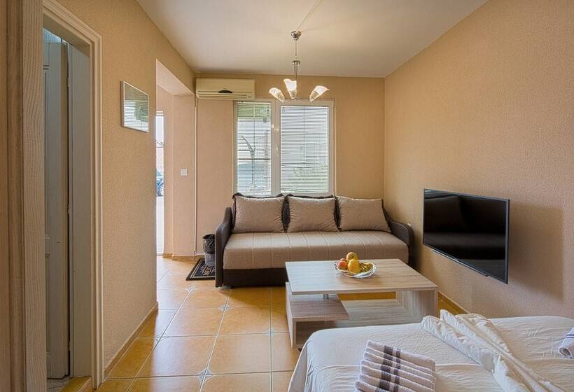 Adriatic Hill Apartments