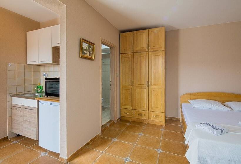 Adriatic Hill Apartments