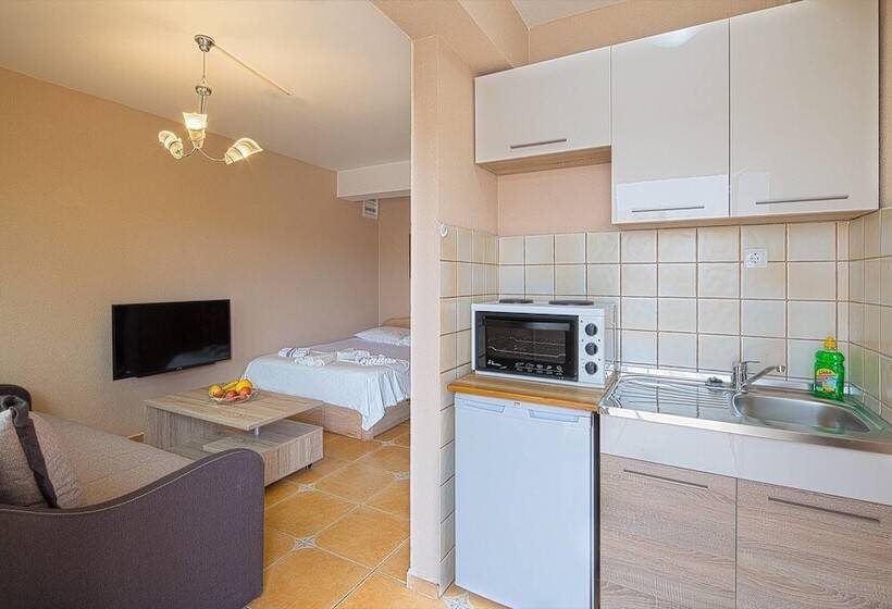 Adriatic Hill Apartments