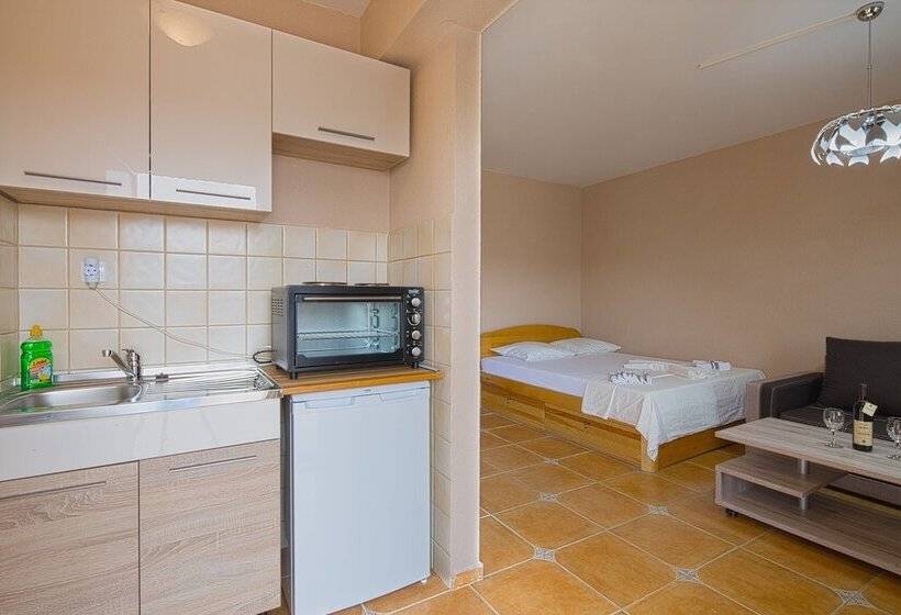 Adriatic Hill Apartments