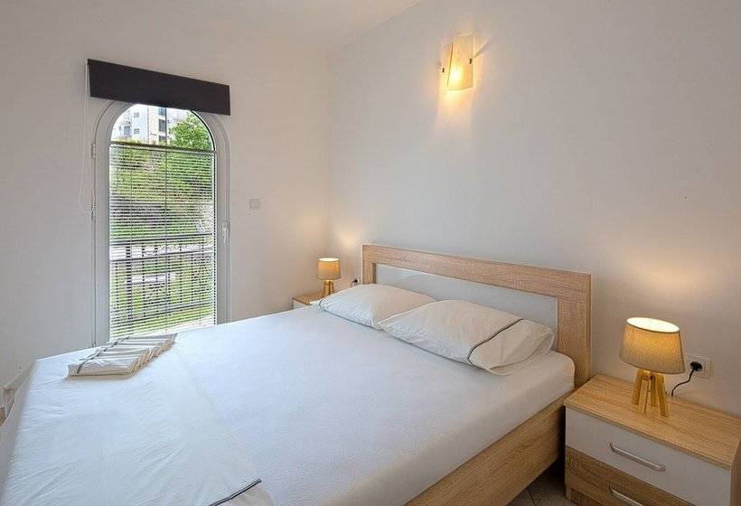 Adriatic Hill Apartments