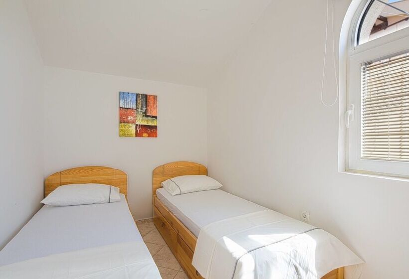 Adriatic Hill Apartments