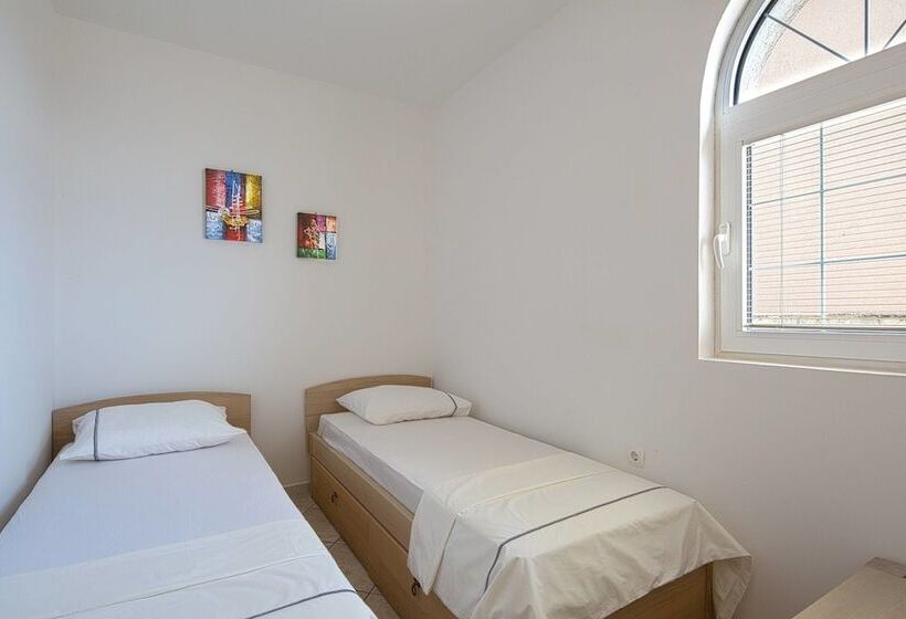 Adriatic Hill Apartments