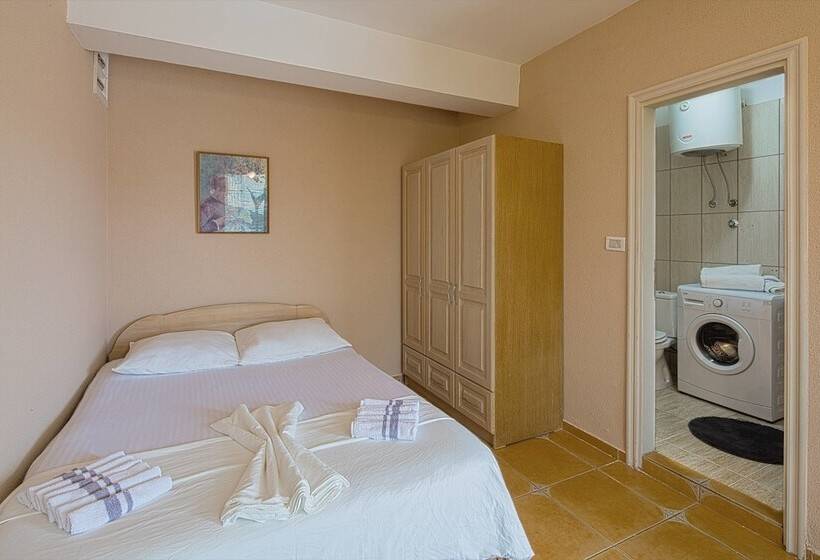 Adriatic Hill Apartments