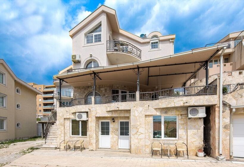 Adriatic Hill Apartments