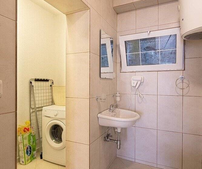 Adriatic Hill Apartments