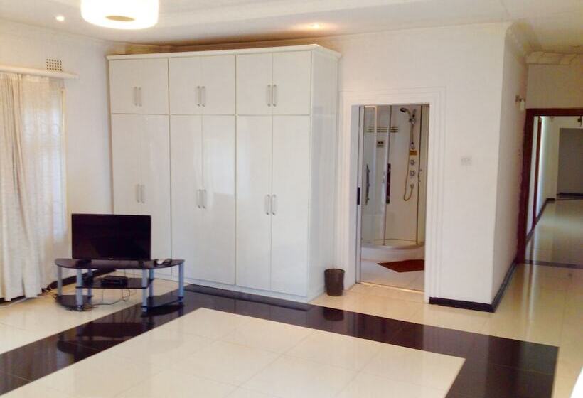 住宿加早餐  Melunah Lodge