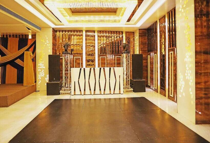 Super Capital O 8902 Hotel Ronald Inn