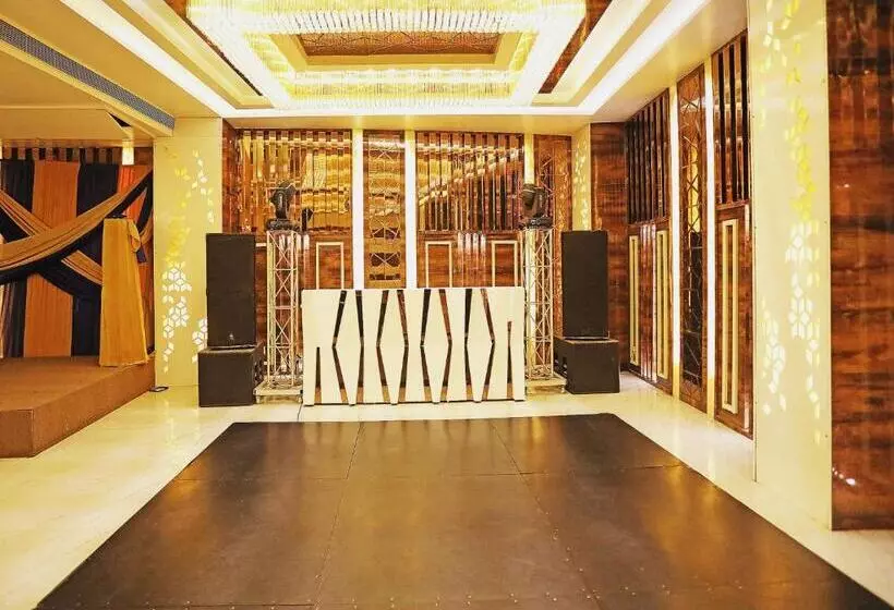 Super Capital O 8902 Hotel Ronald Inn