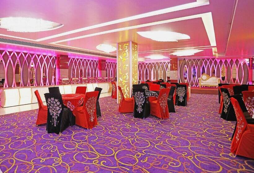 Super Capital O 8902 Hotel Ronald Inn