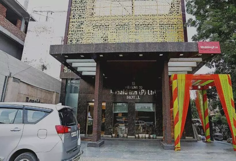 Super Capital O 8902 Hotel Ronald Inn