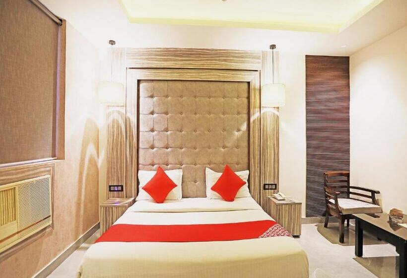 Super Capital O 8902 Hotel Ronald Inn