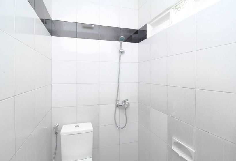 Hotelli Airy Dimoro Batanghari Blitar