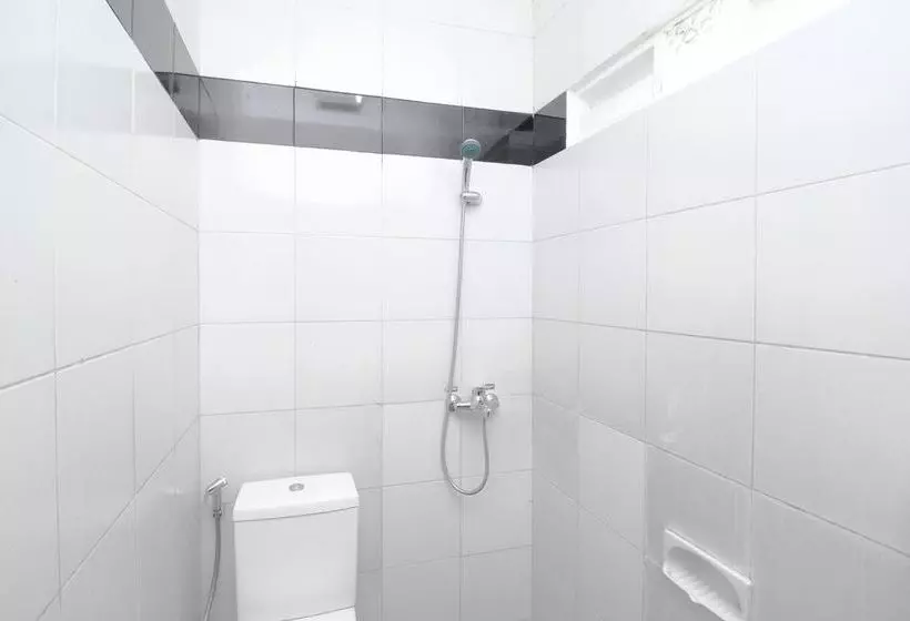 هتل Airy Dimoro Batanghari Blitar