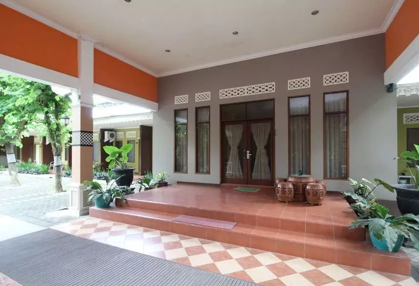 هتل Airy Dimoro Batanghari Blitar