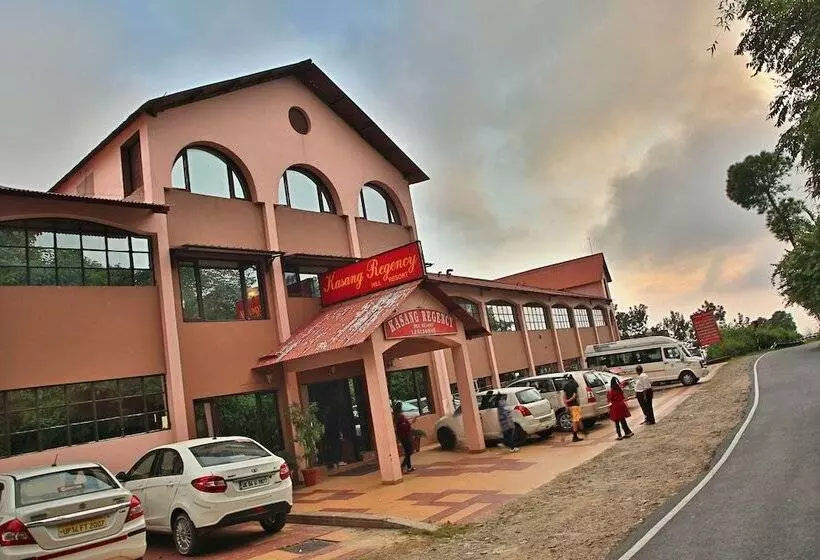 Hotelli Kasang Regency Hill Resort