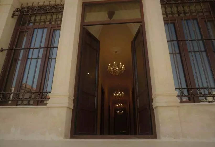 هتل La Place