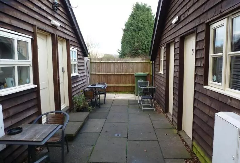 Hotelli Woodland Lodge