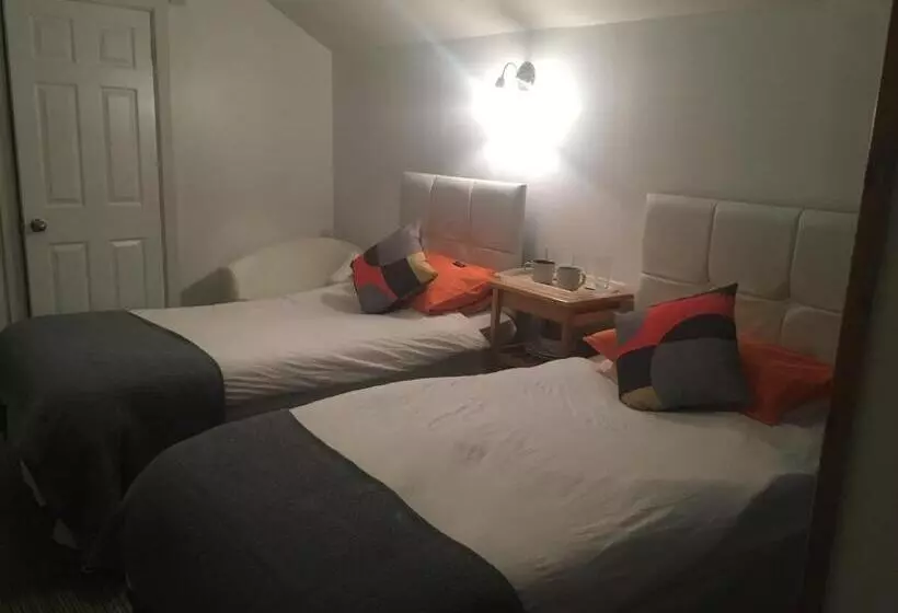 Hotelli Woodland Lodge