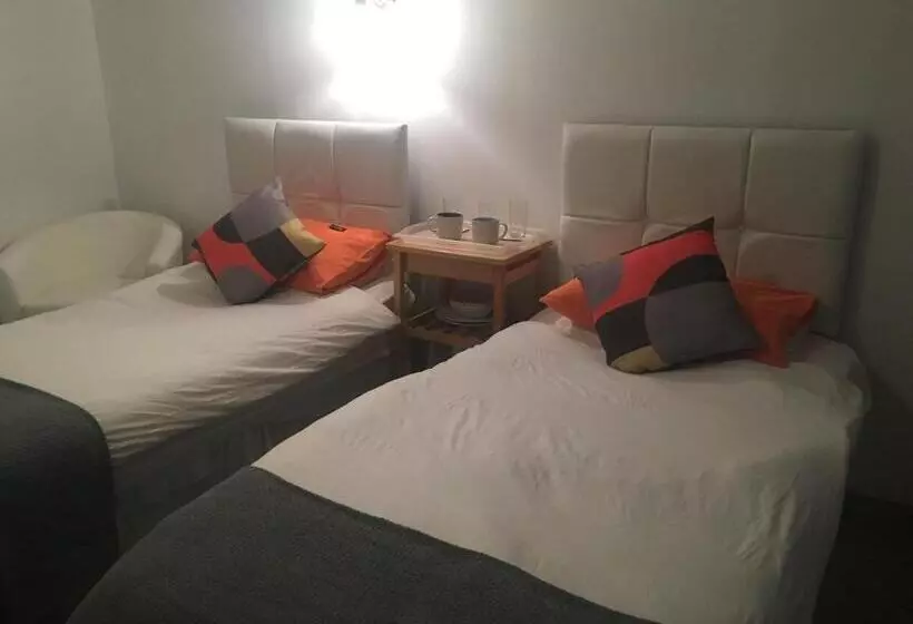 Hotelli Woodland Lodge