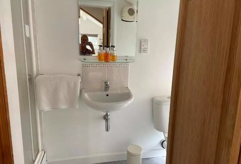 Hotelli Woodland Lodge