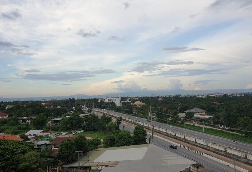 هتل Zzz Crest Chiang Mai