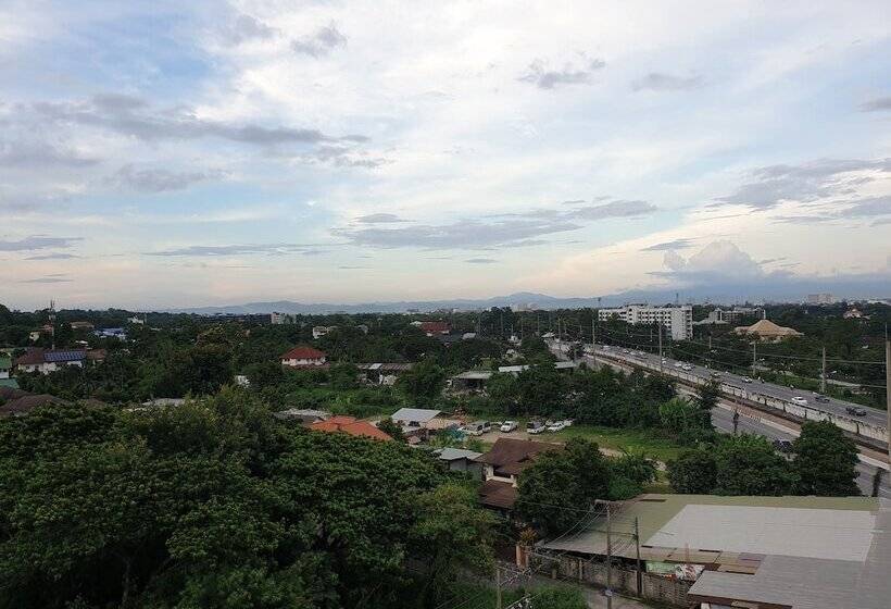 هتل Zzz Crest Chiang Mai