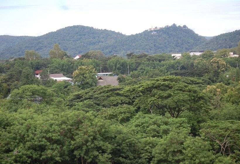 هتل Zzz Crest Chiang Mai