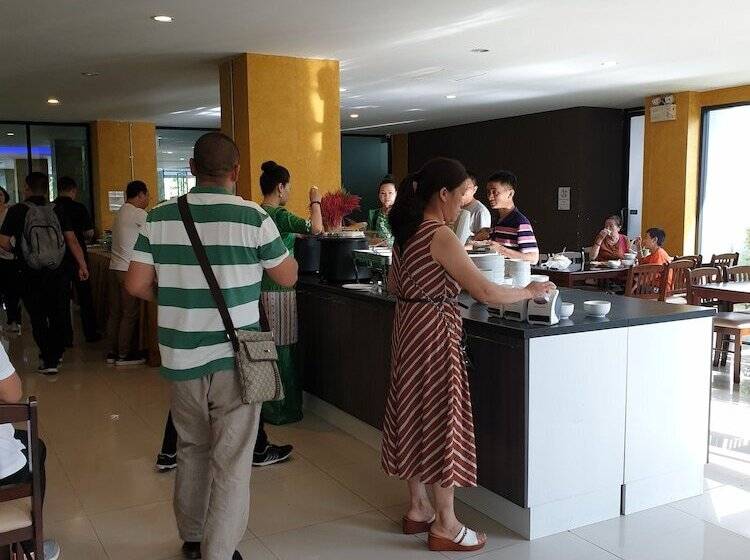 هتل Zzz Crest Chiang Mai