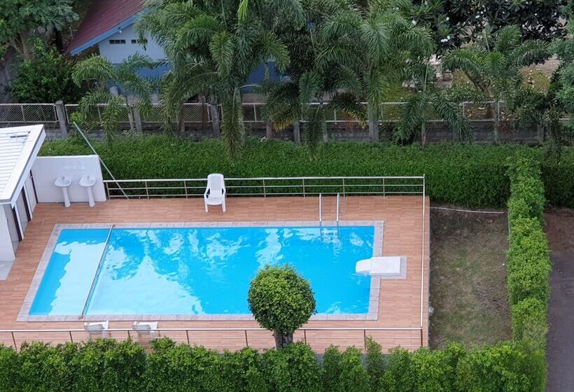 هتل Zzz Crest Chiang Mai