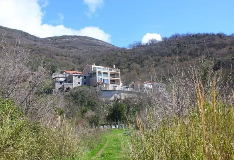 پانسیون Villa Luka