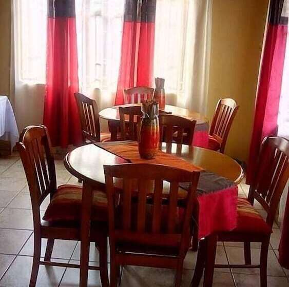 پانسیون Thulamela Guest House