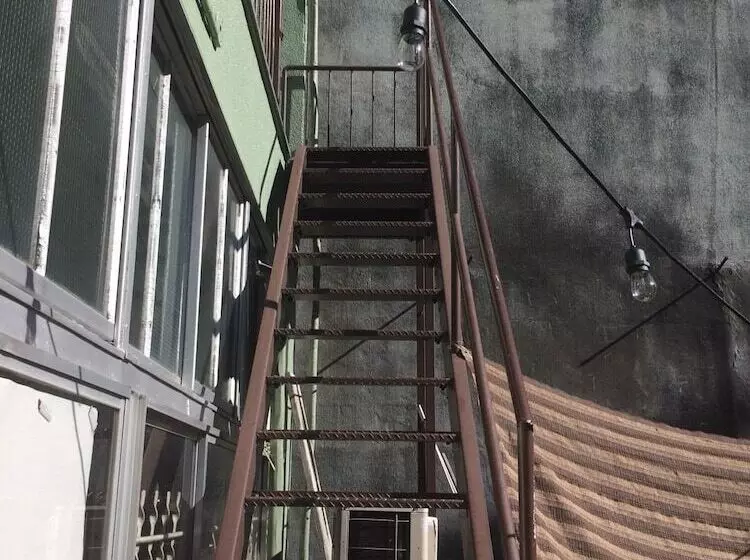 Cafe & Guest House Sofarii   Hostel