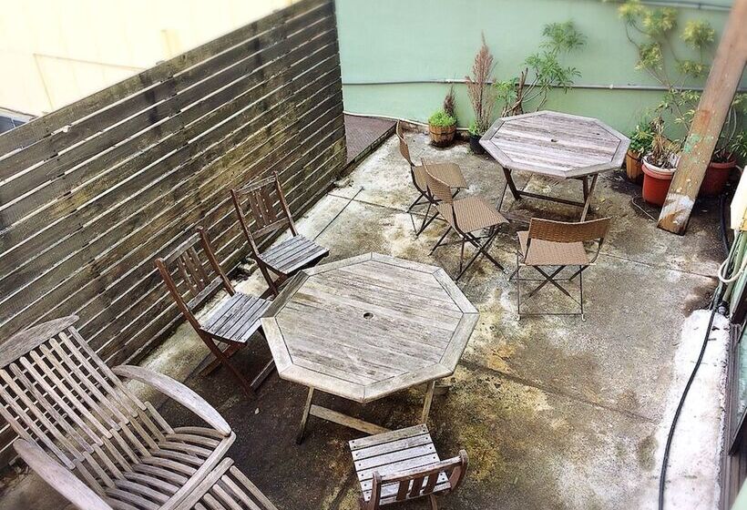 Cafe & Guest House Sofarii   Hostel